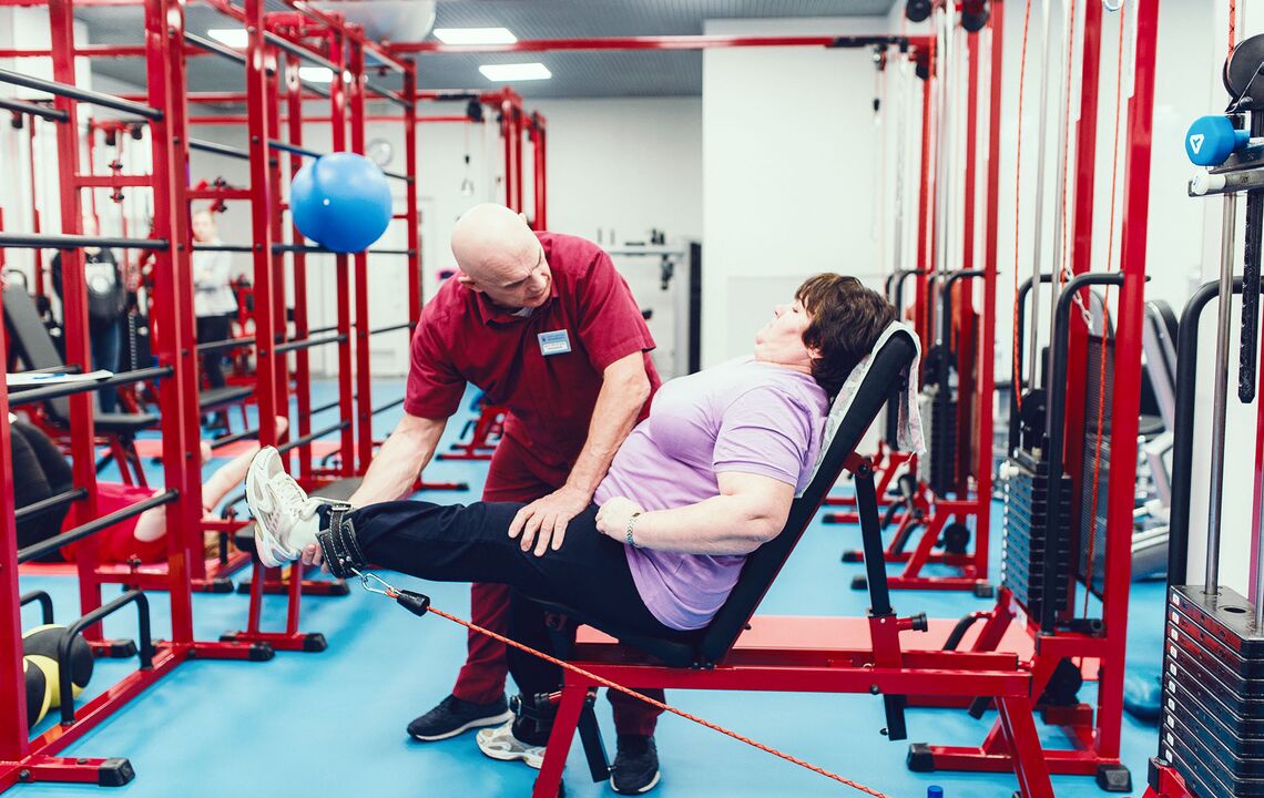 Exercises in an imitator for the treatment of gonarthrosis